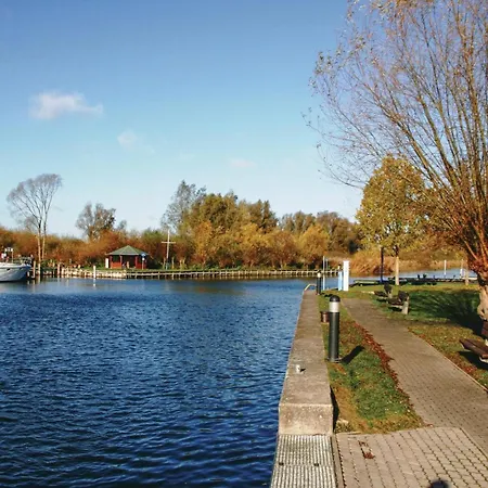 2 Bedroom Gorgeous In Σπίτι διακοπών *